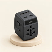 ALTAIRトラベルアダプターのUSB-CポートとEU・英国・米国・豪州用プラグ