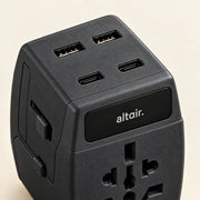 GaN技術を採用したALTAIRトラベルアダプター、ブラックの外装